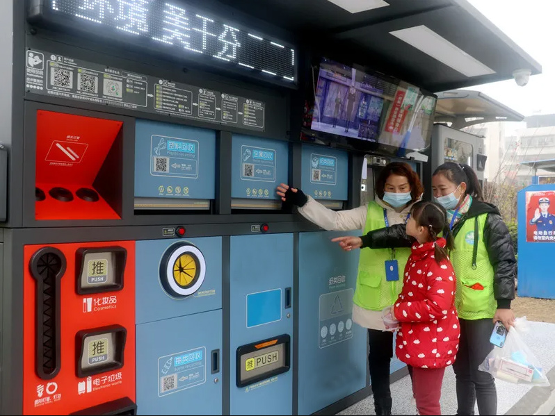 德(dé)瀾仕智能(néng)垃圾分(fēn)類箱